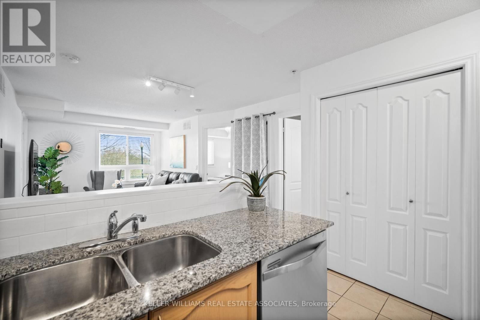 1106 - 8 DAYSPRING CIRCLE Image 8