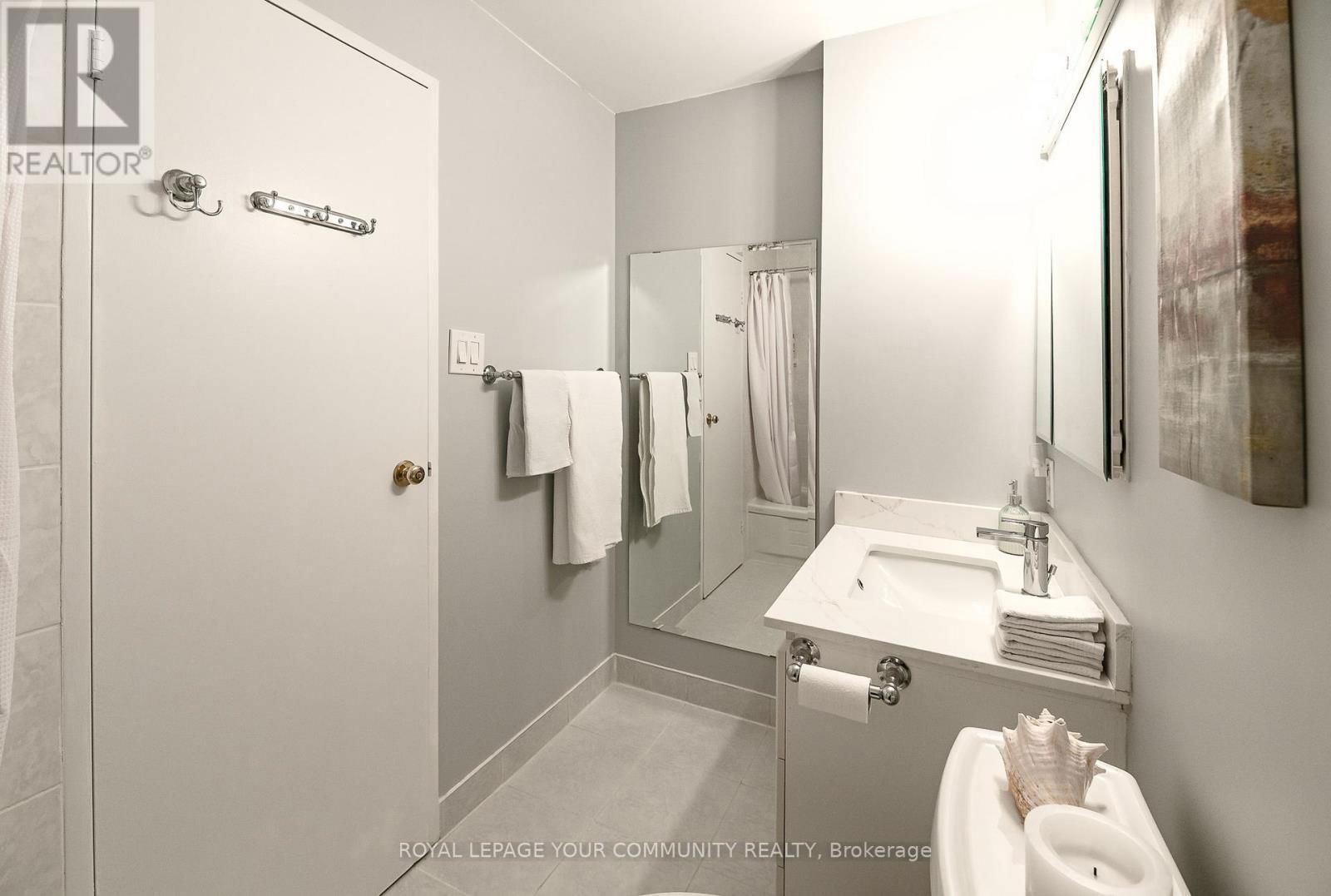 1608 - 3845 LAKE SHORE BOULEVARD WEST Image 21