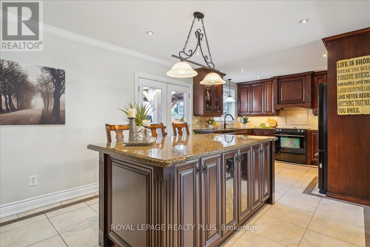 2409 SPEYSIDE DRIVE Image 10