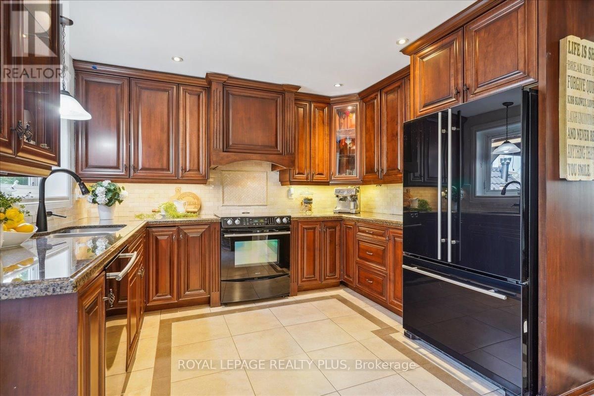 2409 SPEYSIDE DRIVE Image 11