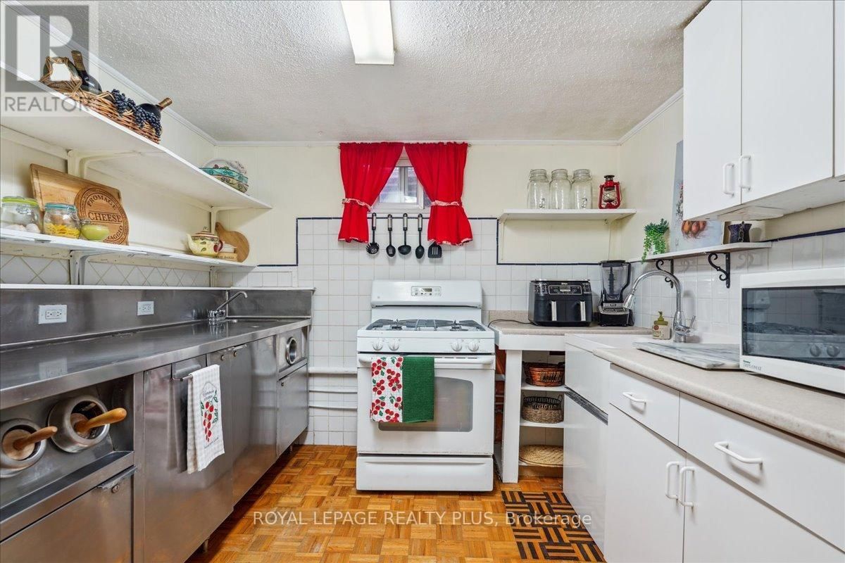 2409 SPEYSIDE DRIVE Image 26