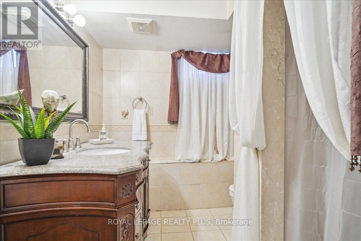 2409 SPEYSIDE DRIVE Image 27