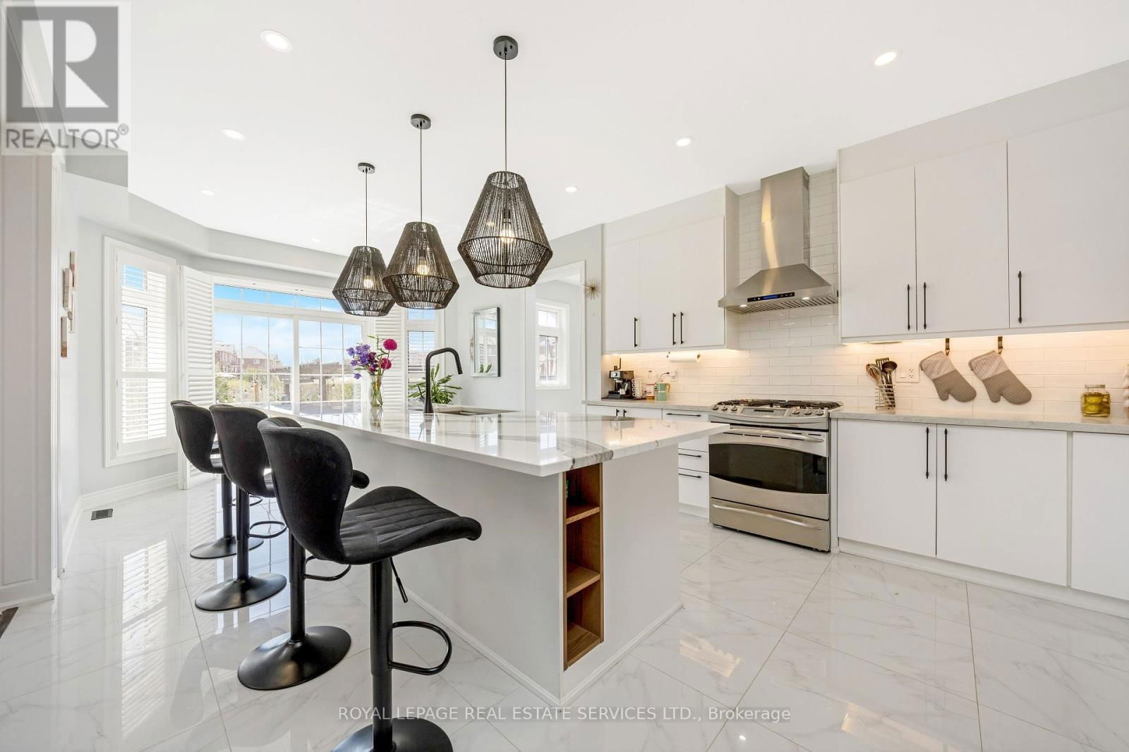 606 NAIRN CIRCLE Image 16