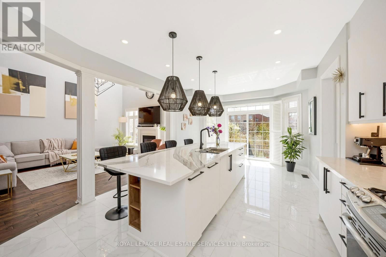 606 NAIRN CIRCLE Image 17