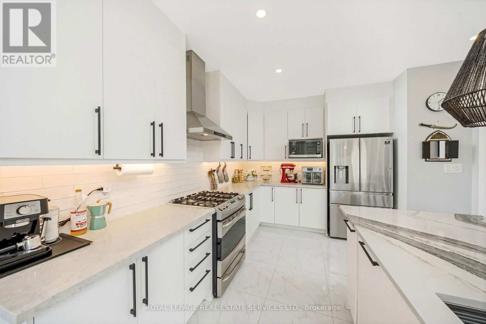 606 NAIRN CIRCLE Image 18