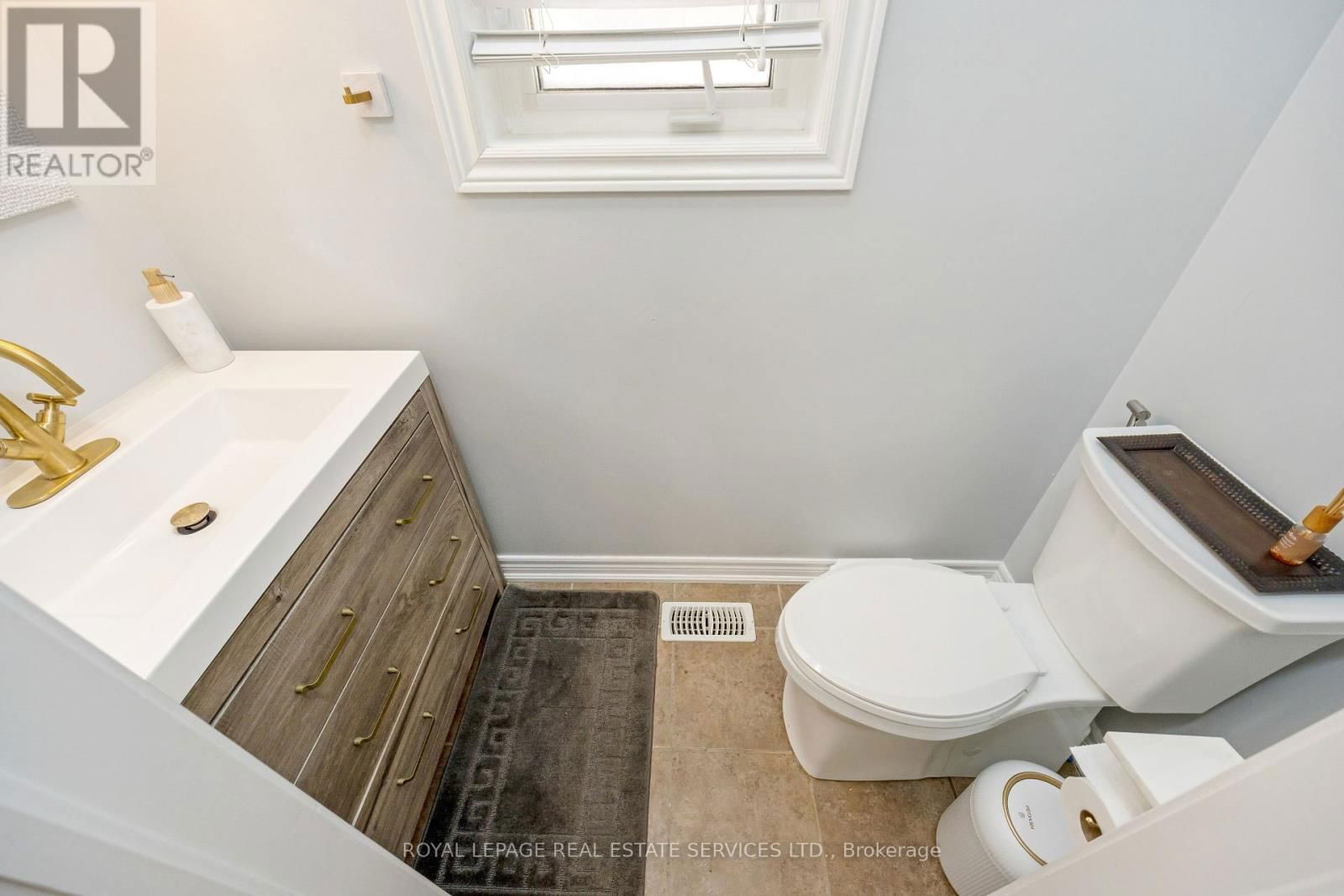 606 NAIRN CIRCLE Image 21