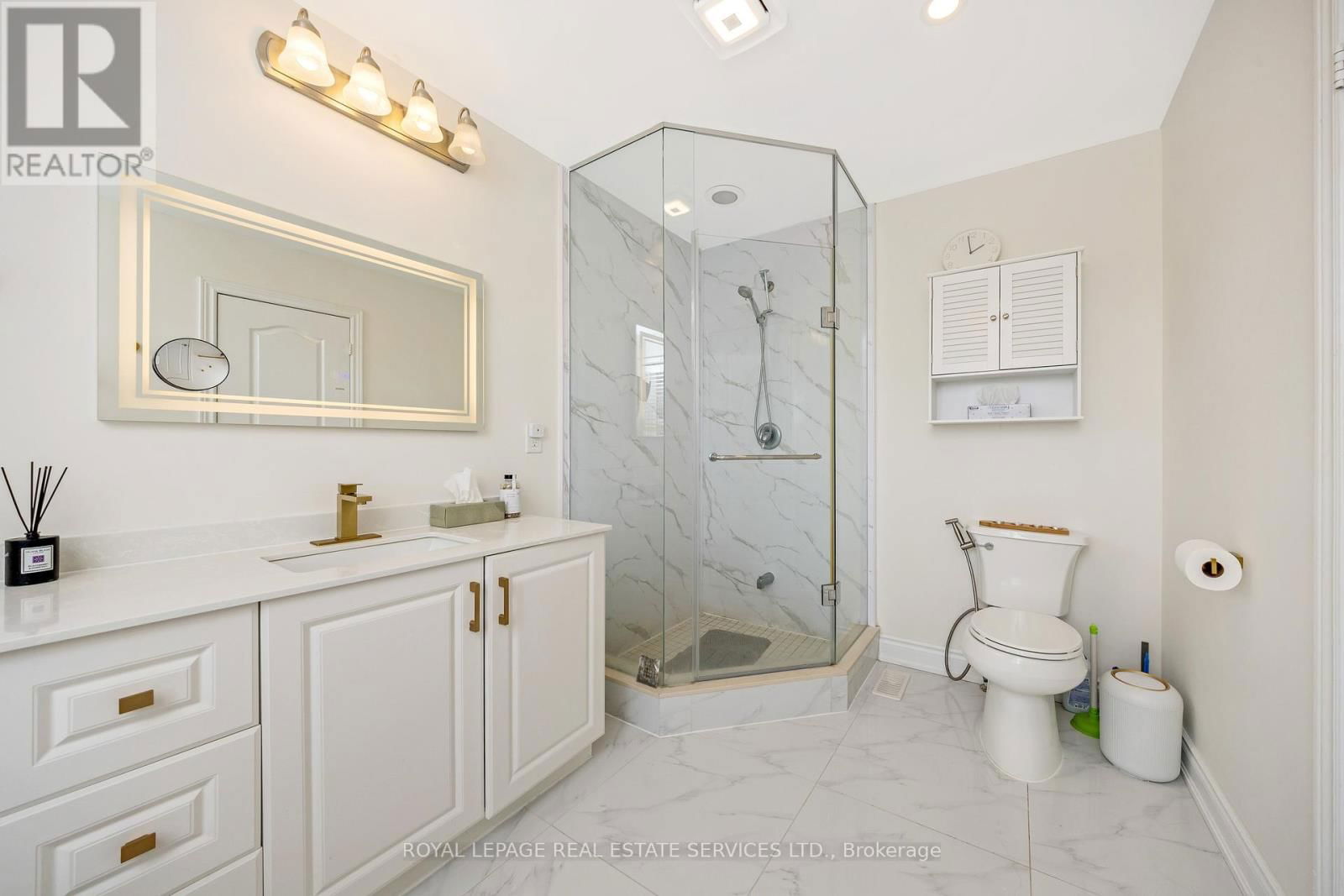 606 NAIRN CIRCLE Image 26
