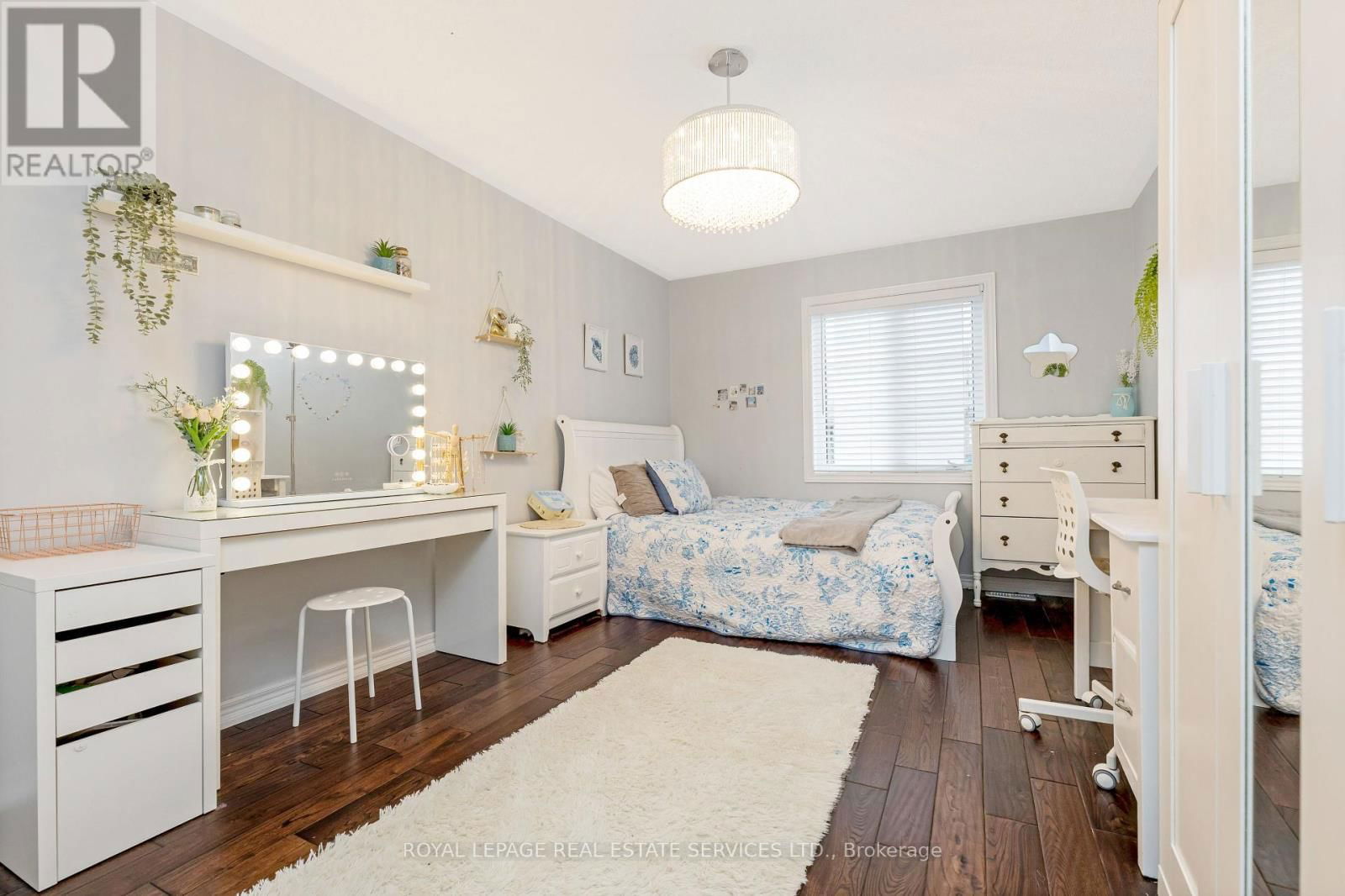 606 NAIRN CIRCLE Image 30