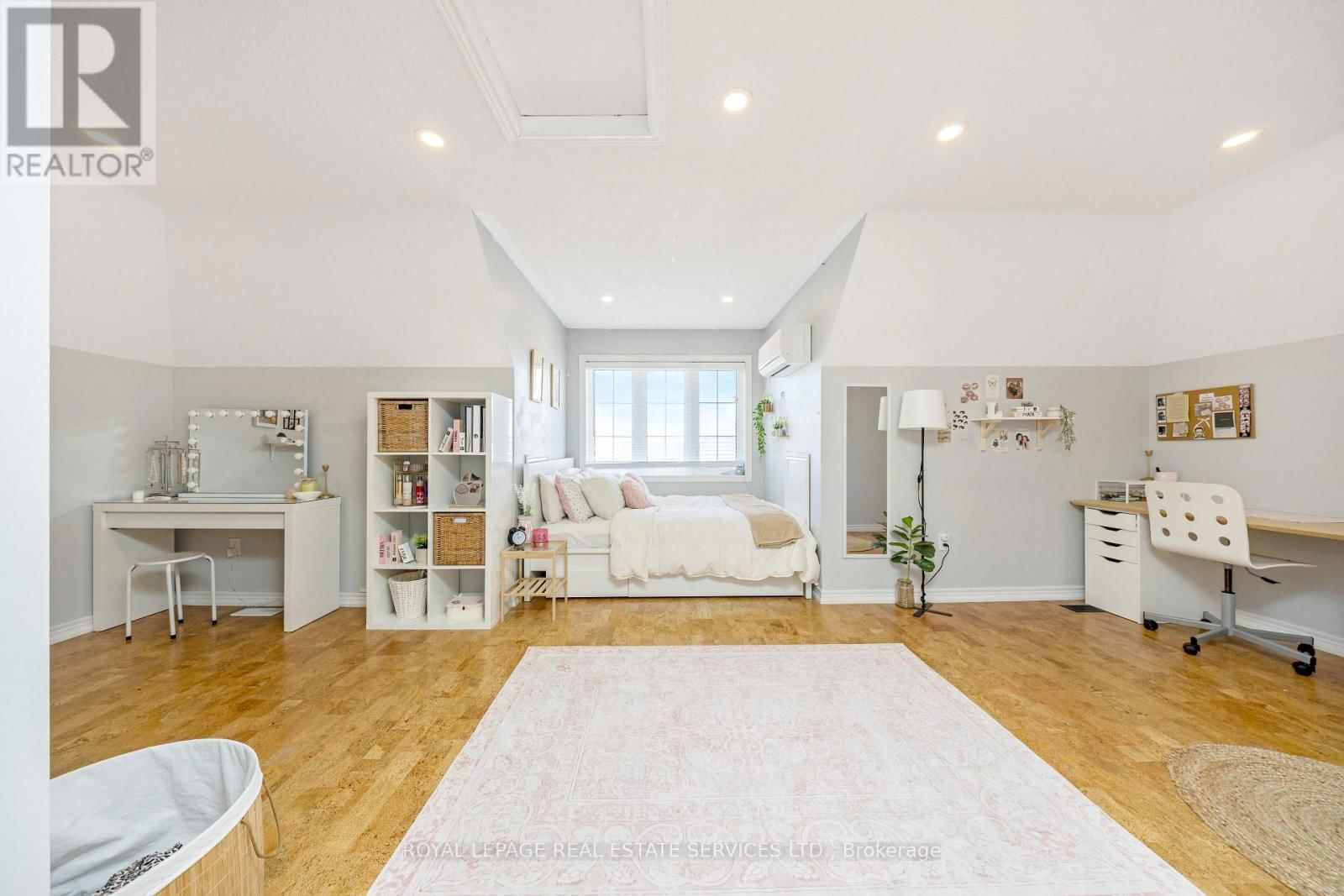 606 NAIRN CIRCLE Image 32