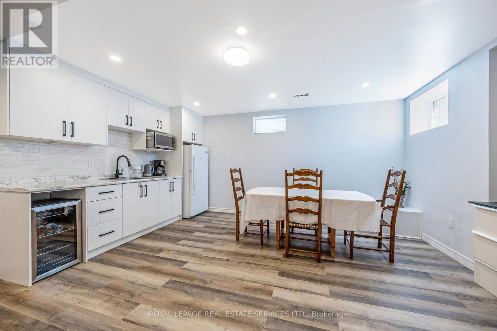 606 NAIRN CIRCLE Image 36