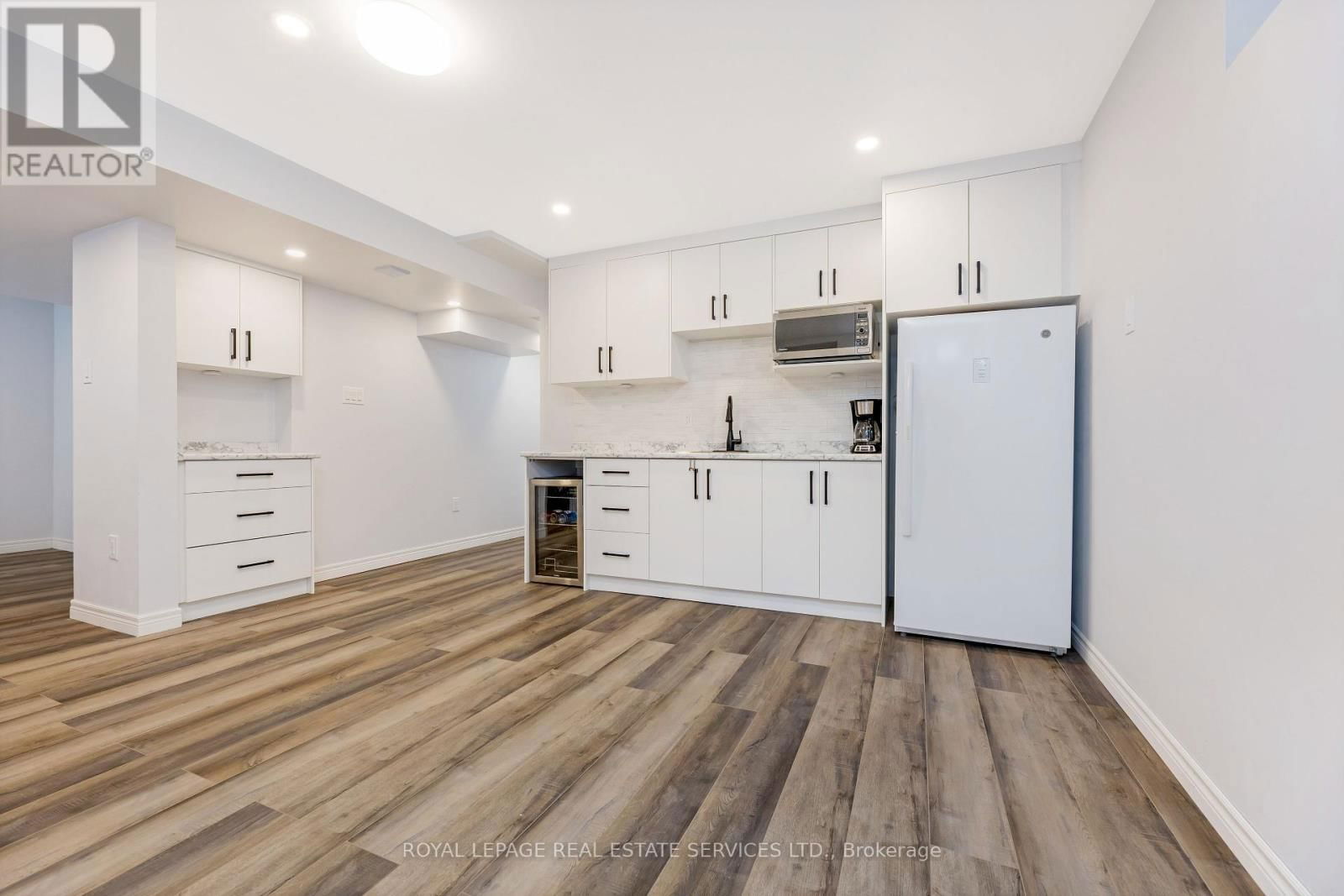 606 NAIRN CIRCLE Image 37