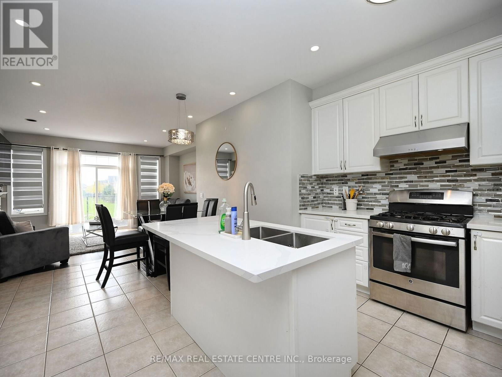 53 DUFAY ROAD Image 24