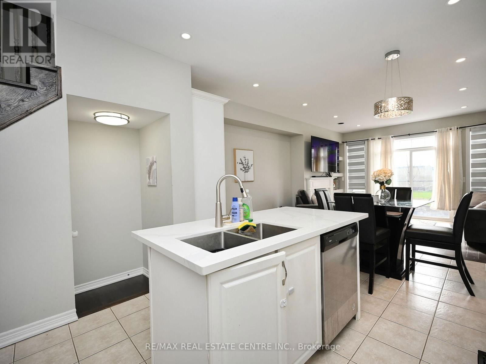 53 DUFAY ROAD Image 26