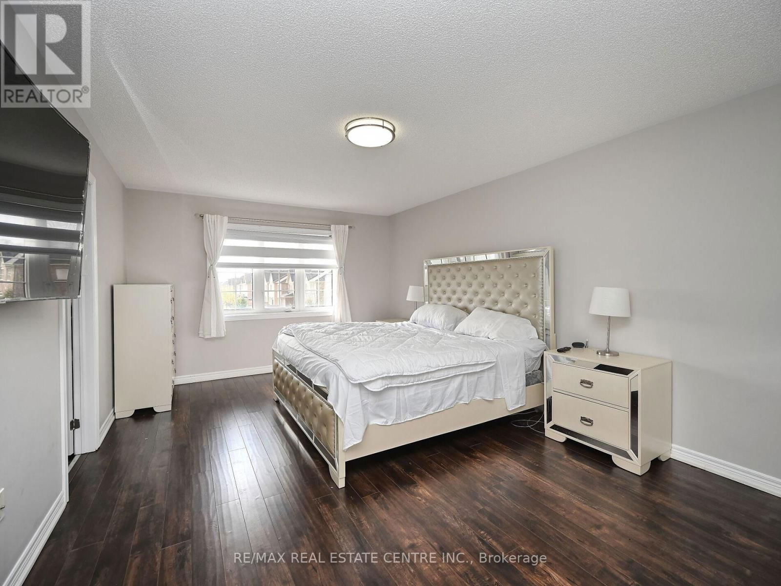 53 DUFAY ROAD Image 32