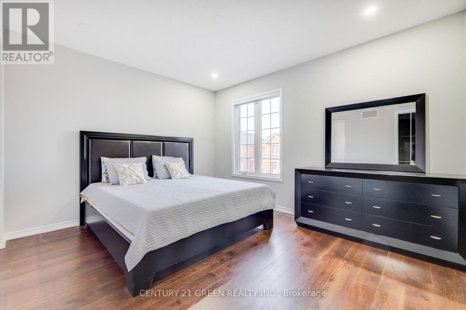 1436 CONNAUGHT TERRACE Image 26