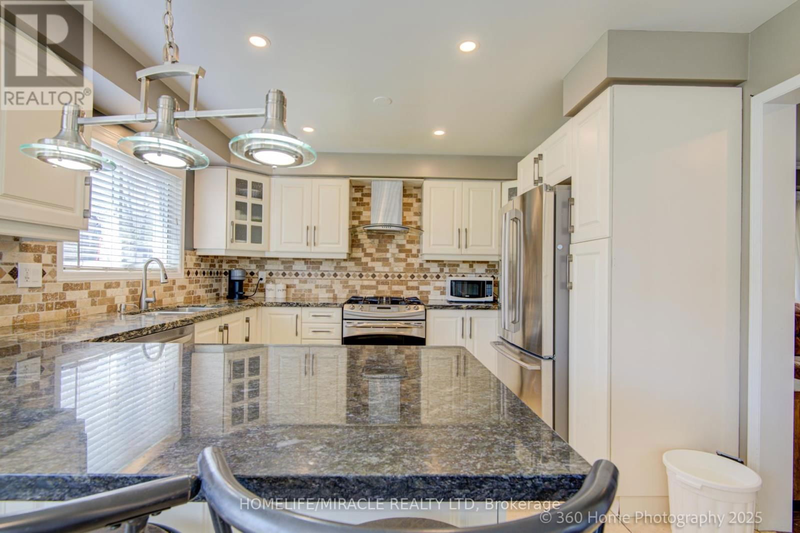1044 ZIMMERMAN CRESCENT Image 12