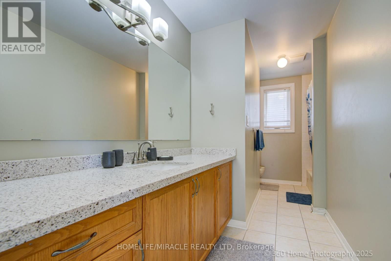 1044 ZIMMERMAN CRESCENT Image 24