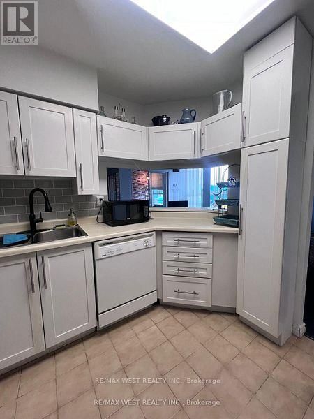 407 - 50 KINGSBRIDGE GARDEN CIRCLE Image 18