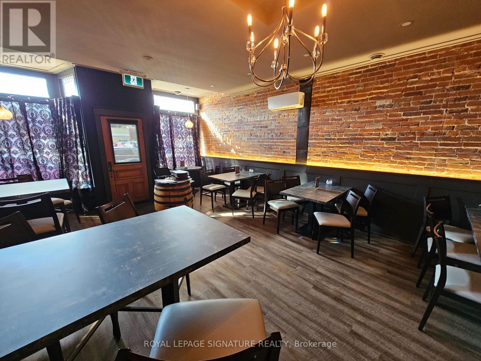 23 QUEEN STREET NORTH Image 10