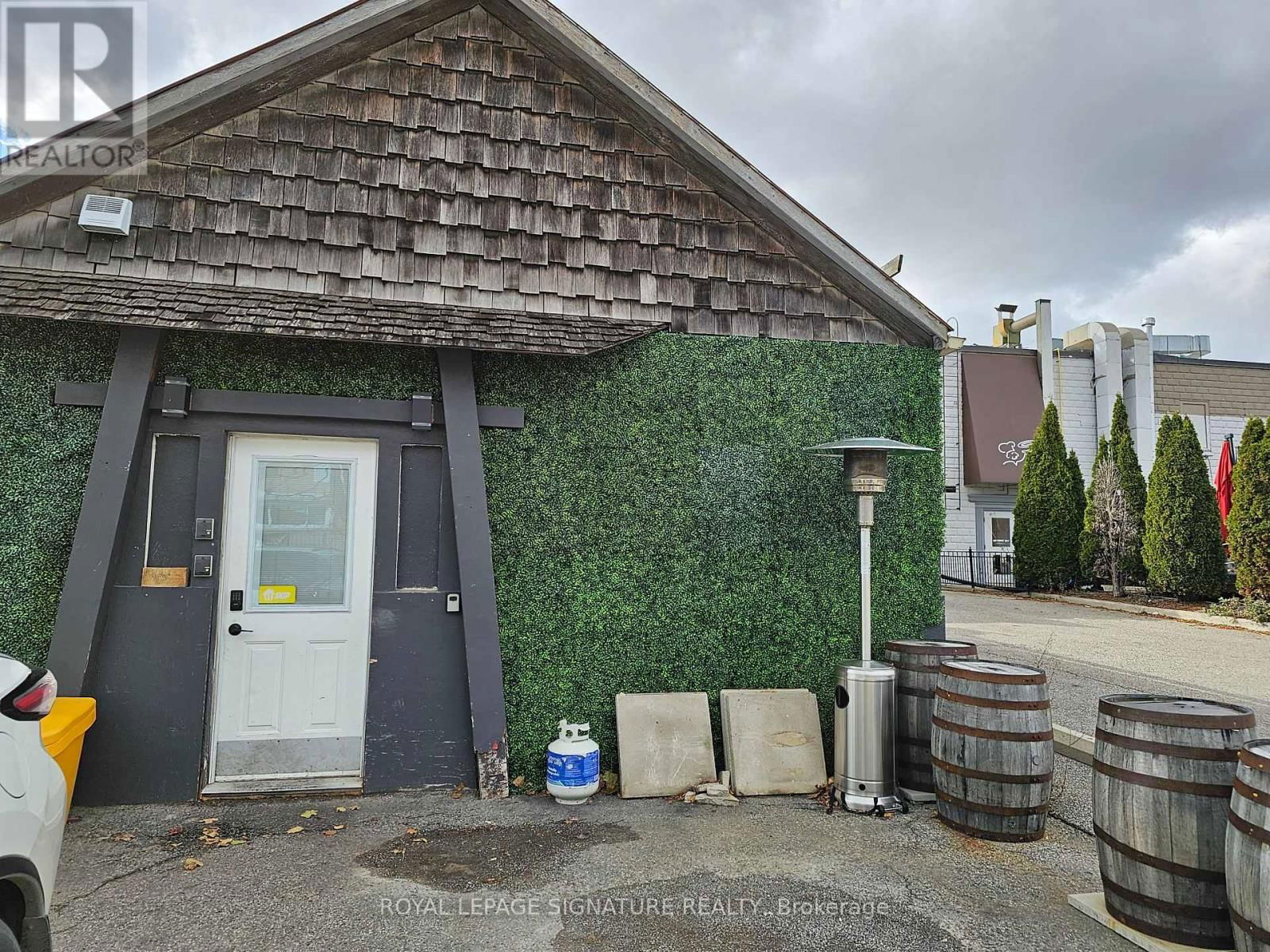 23 QUEEN STREET NORTH Image 21