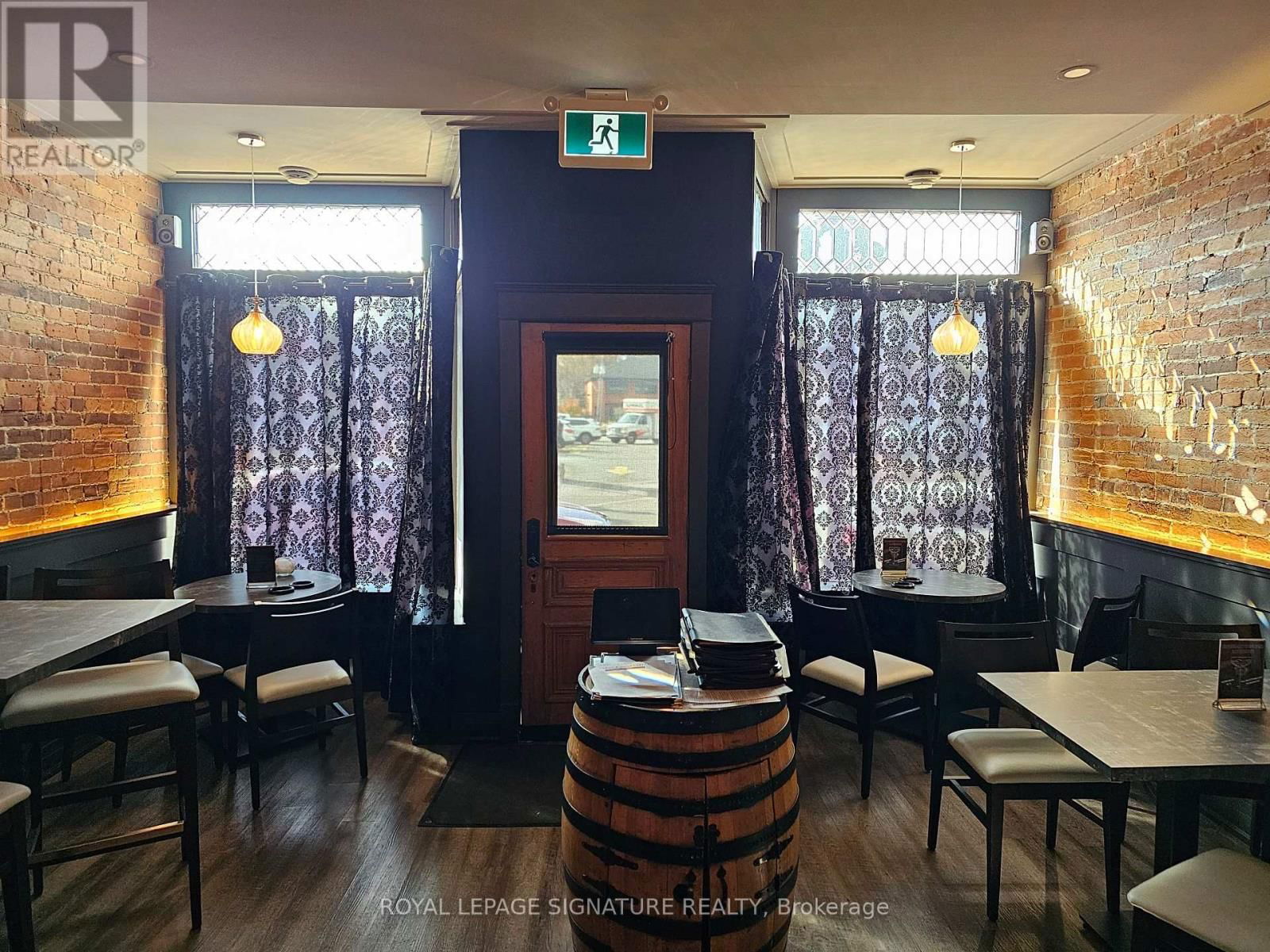 23 QUEEN STREET NORTH Image 5