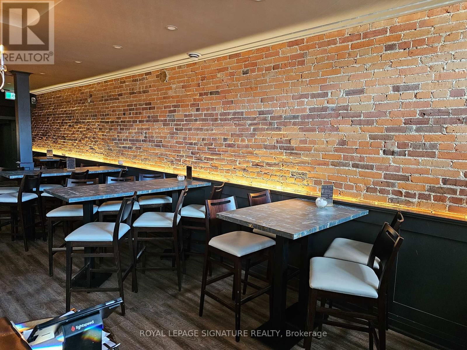 23 QUEEN STREET NORTH Image 6