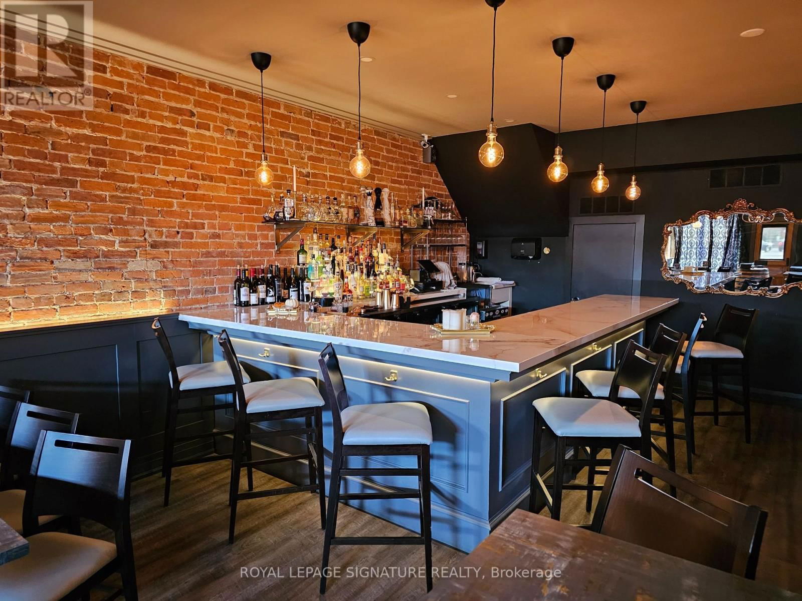23 QUEEN STREET NORTH Image 9