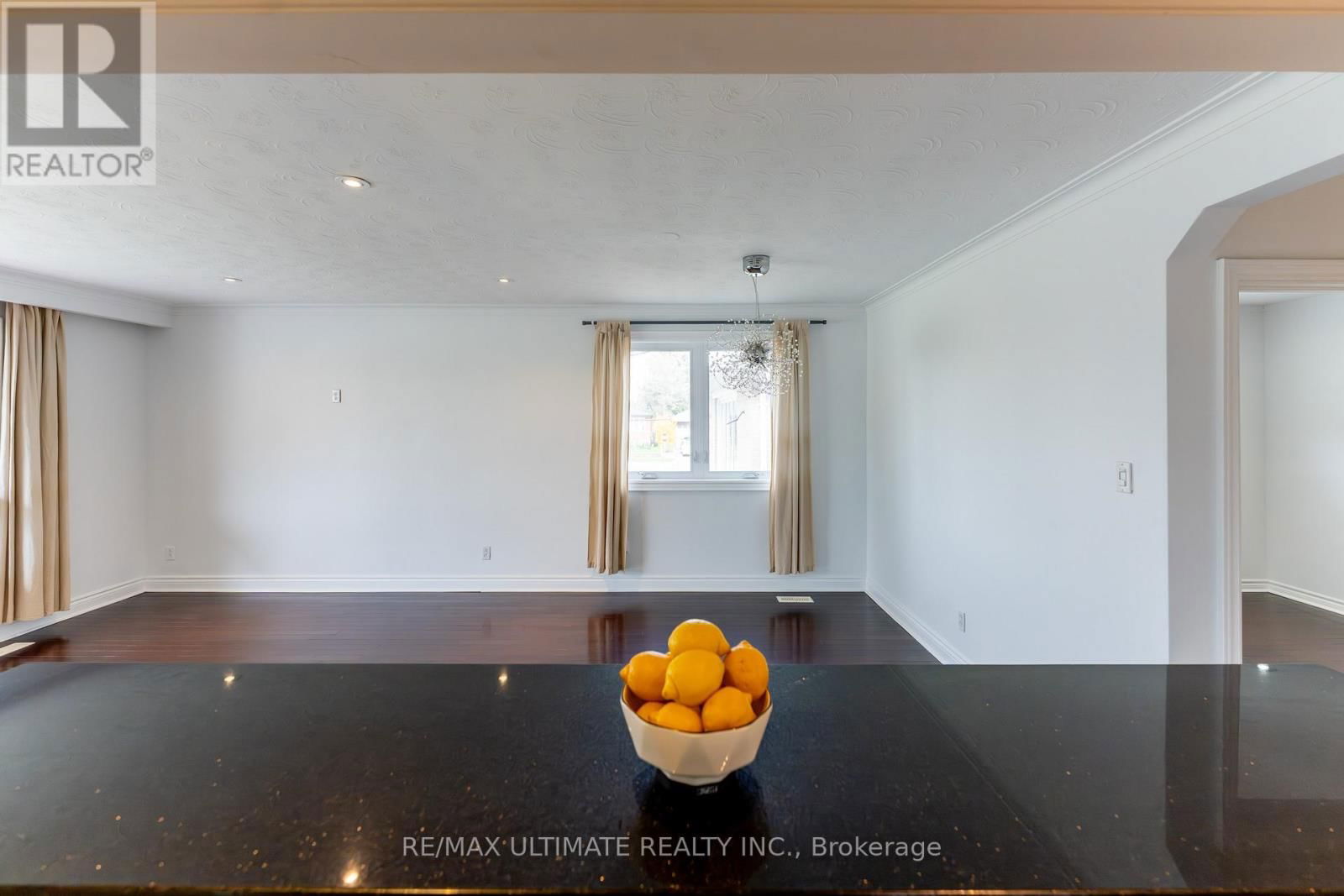 6 BASKERVILLE CRESCENT Image 12