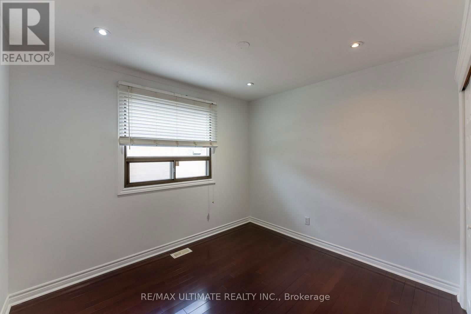 6 BASKERVILLE CRESCENT Image 16