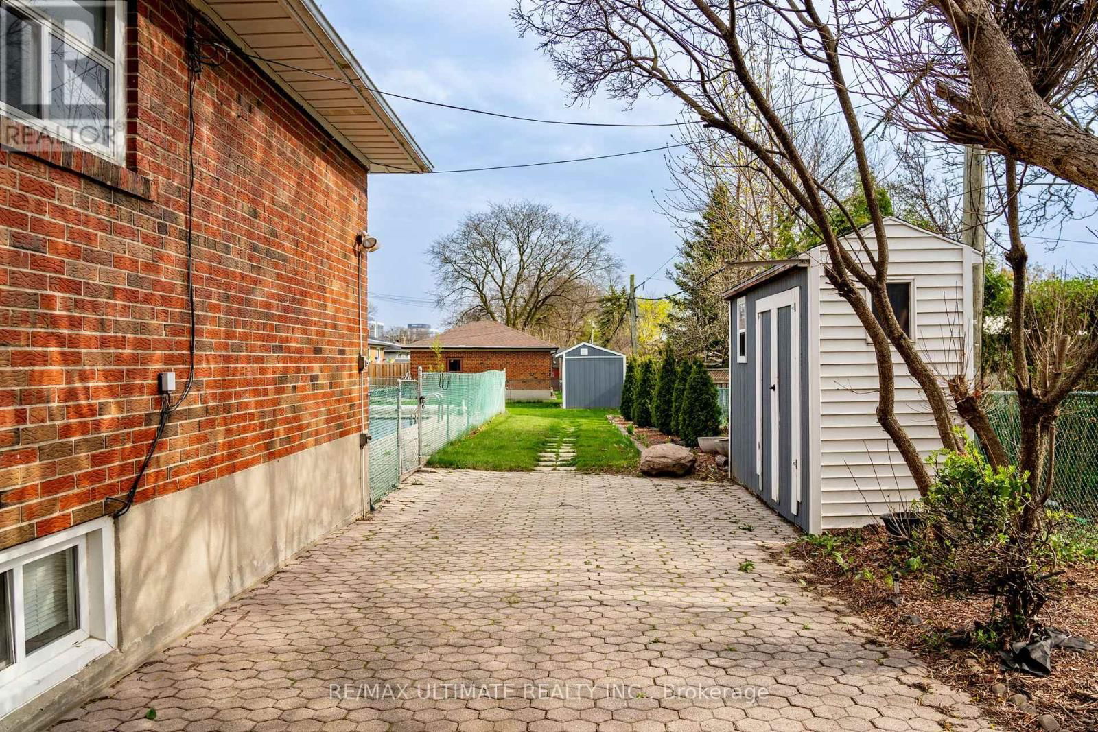 6 BASKERVILLE CRESCENT Image 3