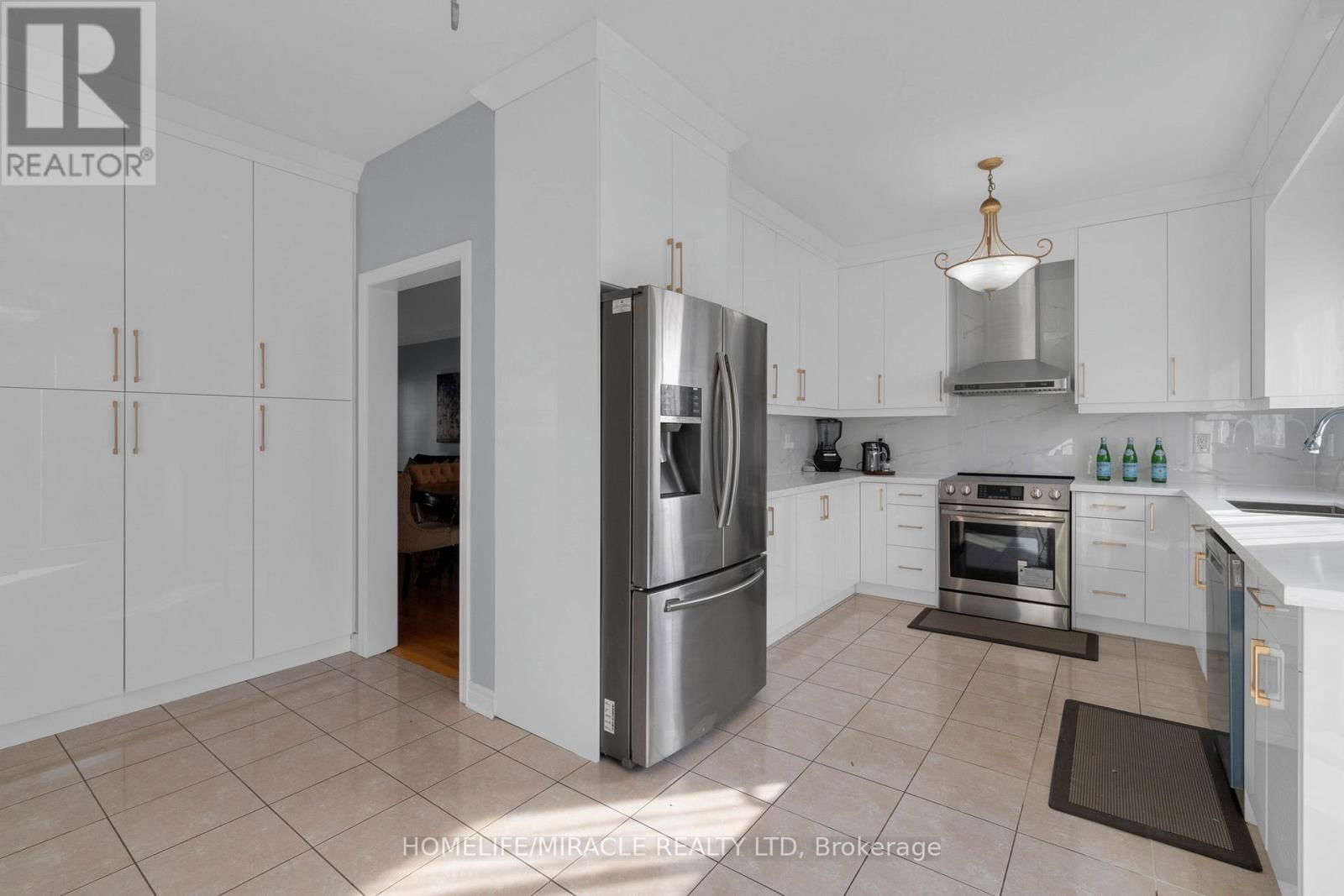 18 HARTWELL GATE Image 16