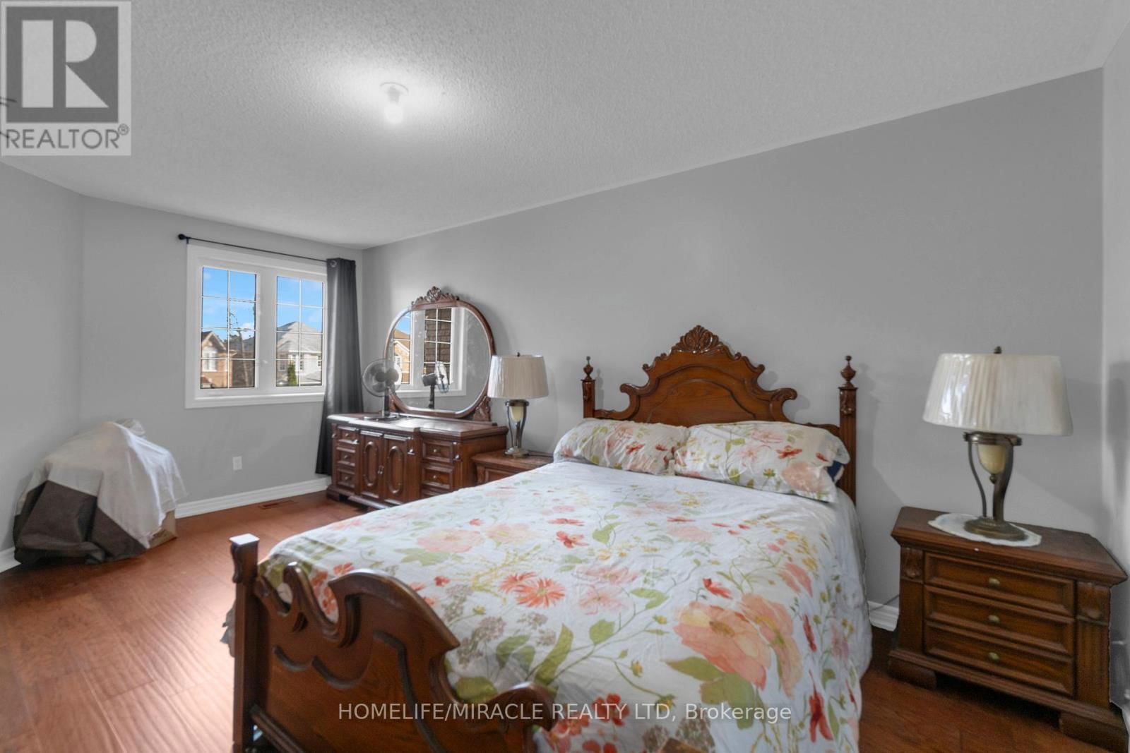 18 HARTWELL GATE Image 31