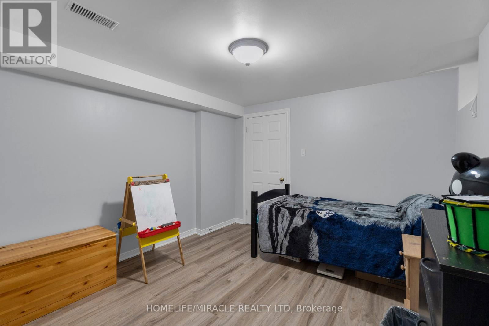 18 HARTWELL GATE Image 43