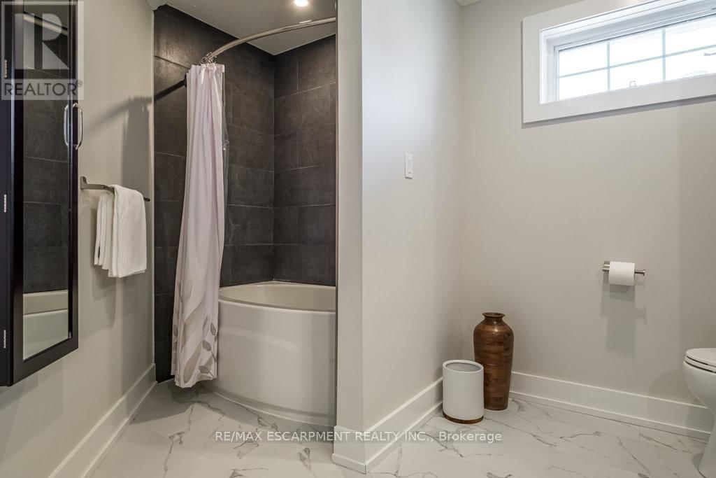 822 DANFORTH PLACE Image 20
