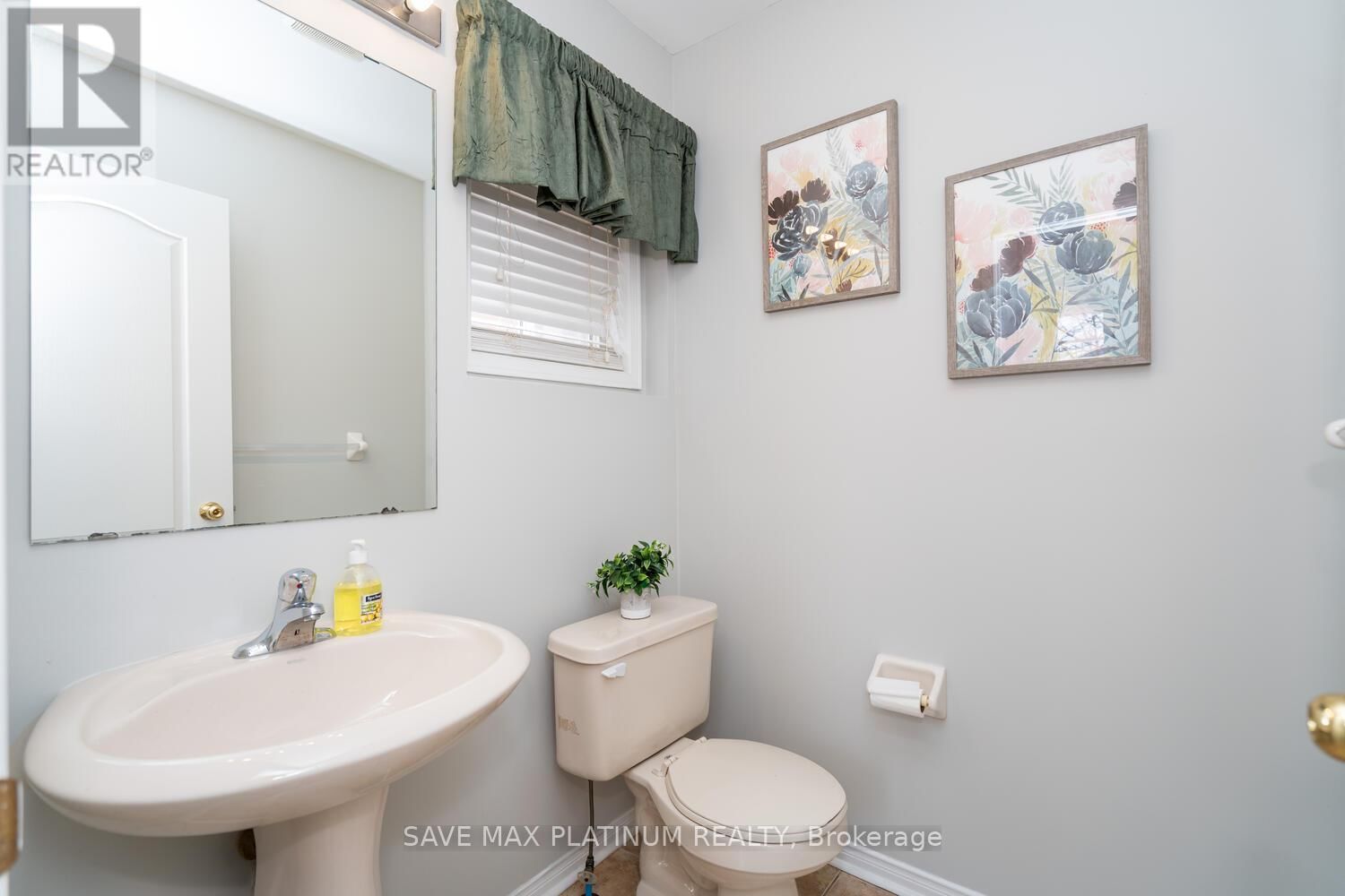 98 CROWN VICTORIA DRIVE Image 17