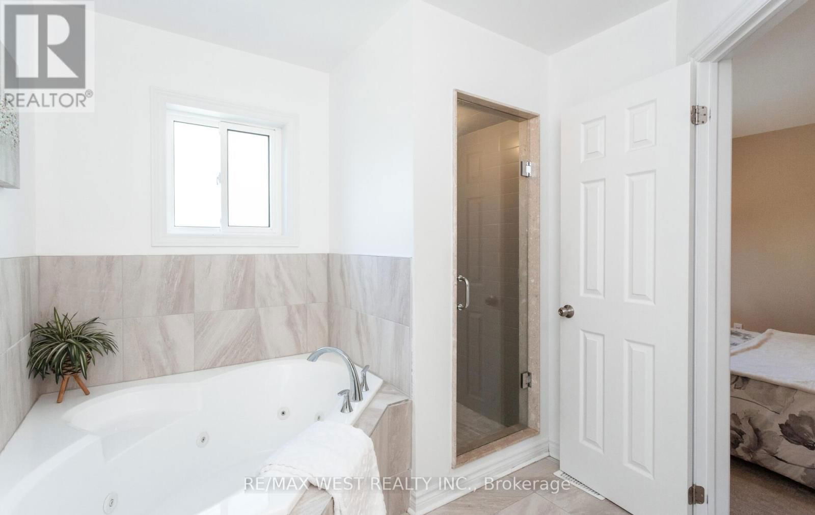 3953 FREEMAN TERRACE Image 39