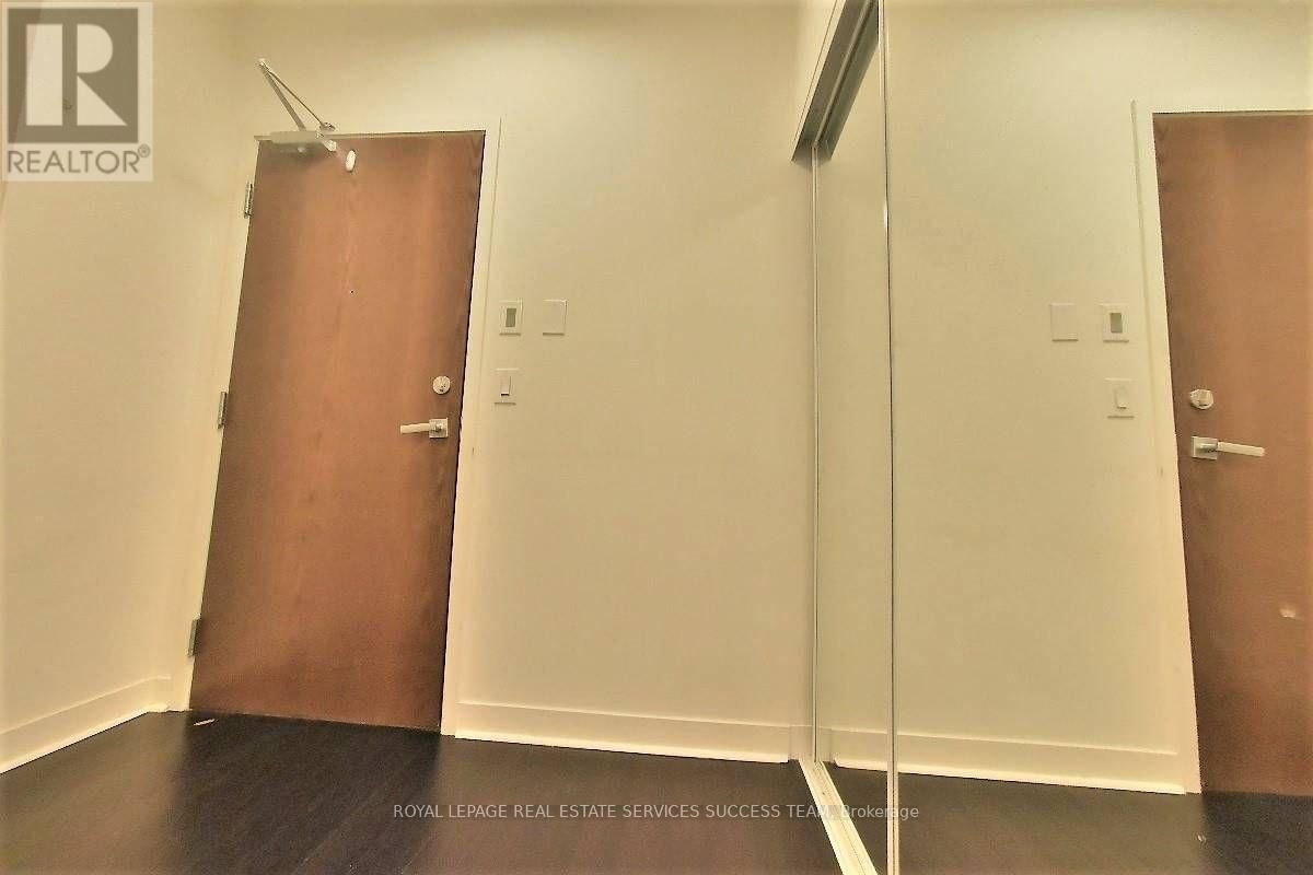 1802 - 365 PRINCE OF WALES DRIVE Image 9