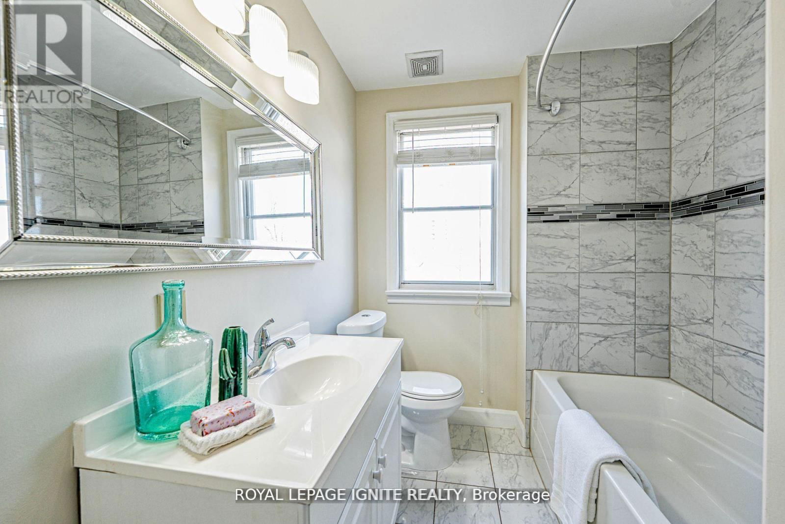 53 RIVERVIEW HEIGHTS Image 23