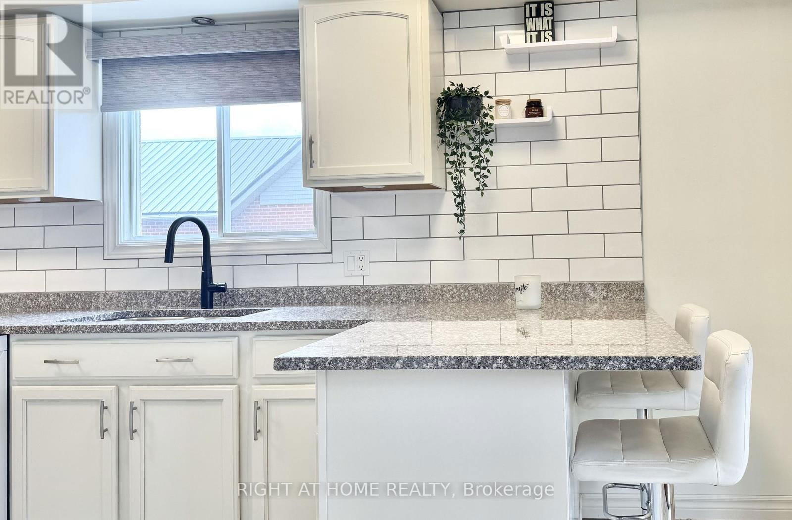 11 PASSMORE AVENUE Image 12