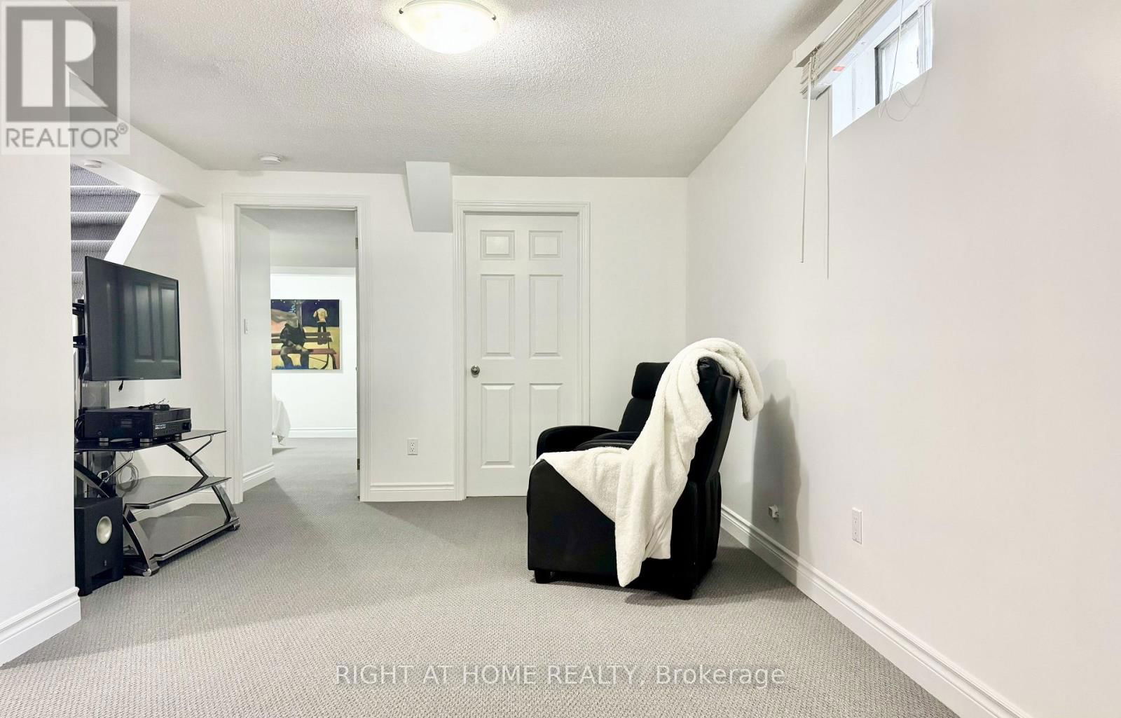 11 PASSMORE AVENUE Image 29