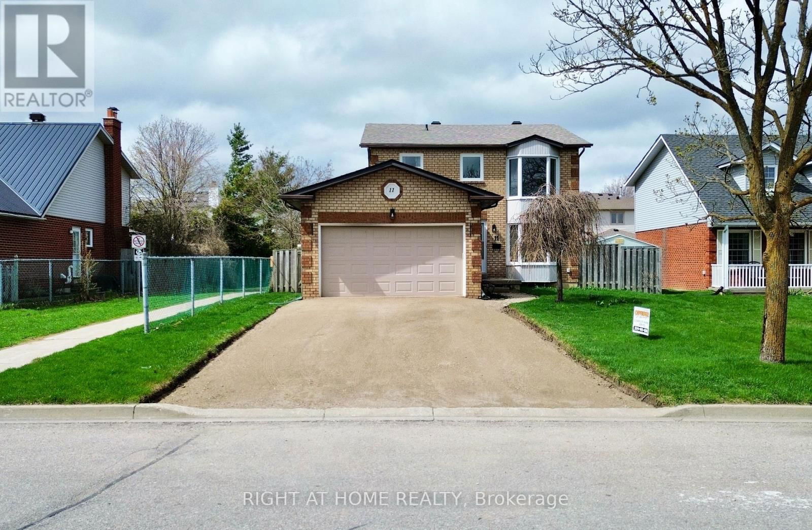 11 PASSMORE AVENUE Image 32