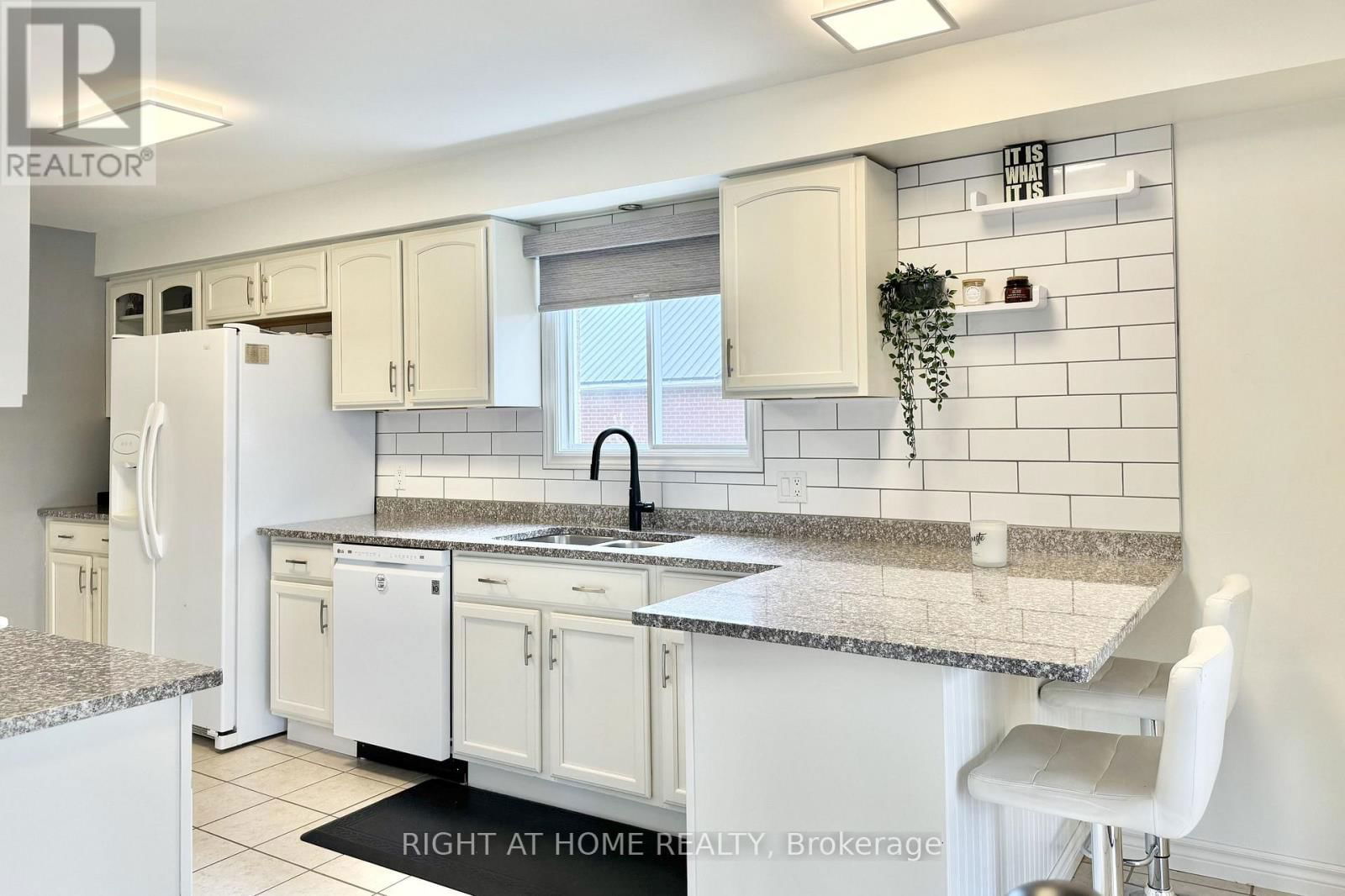 11 PASSMORE AVENUE Image 8