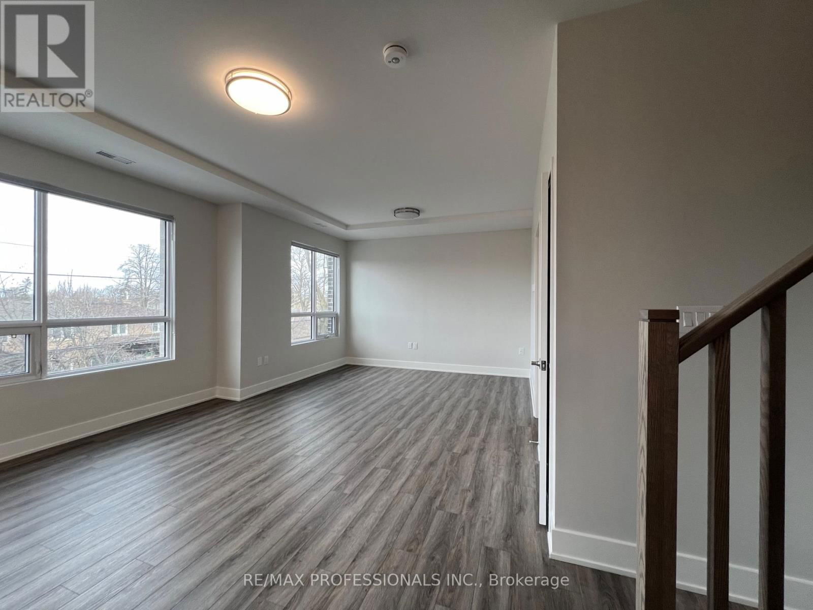 122 - 62 DIXFIELD DRIVE Image 4
