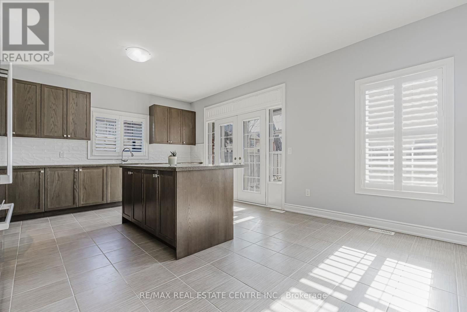 78 HOLLOWGROVE BOULEVARD Image 14