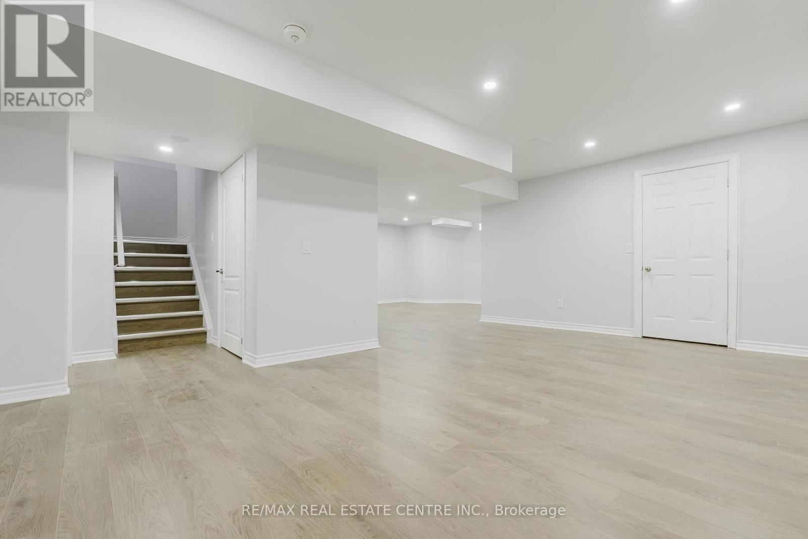 78 HOLLOWGROVE BOULEVARD Image 32