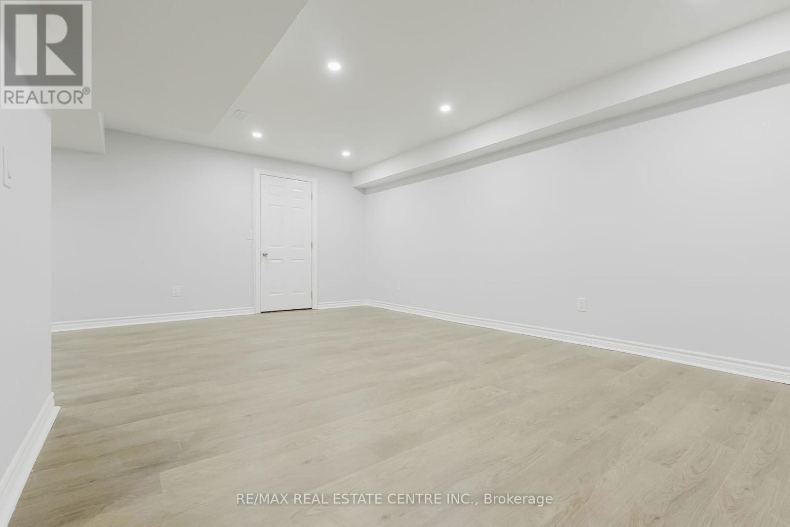 78 HOLLOWGROVE BOULEVARD Image 35