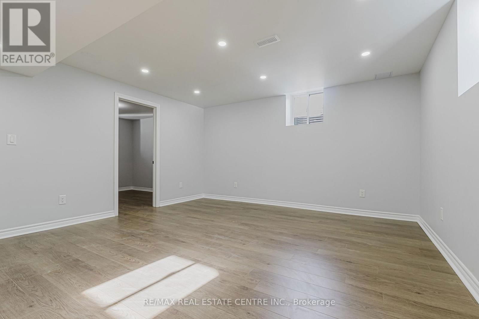 78 HOLLOWGROVE BOULEVARD Image 37
