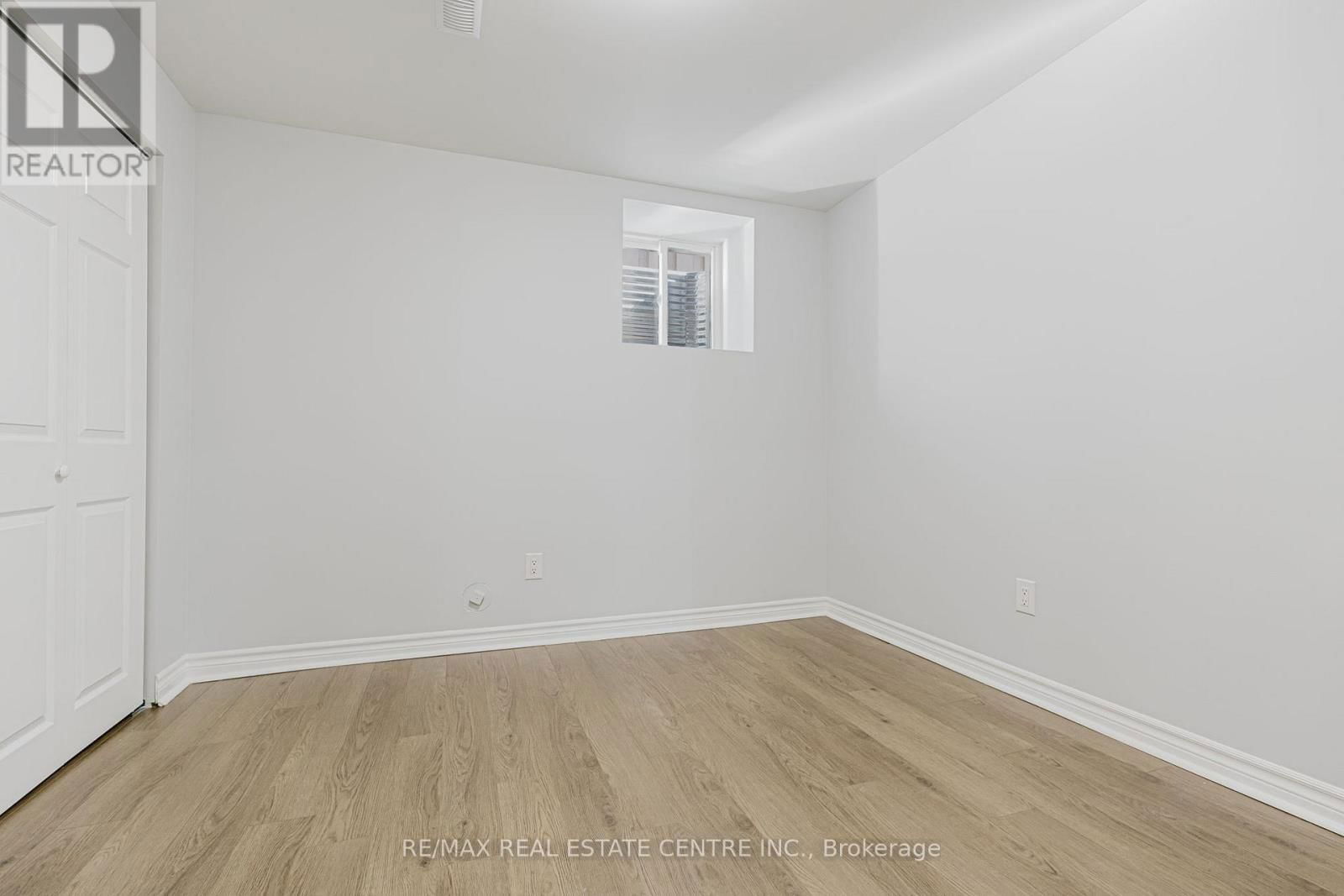 78 HOLLOWGROVE BOULEVARD Image 38