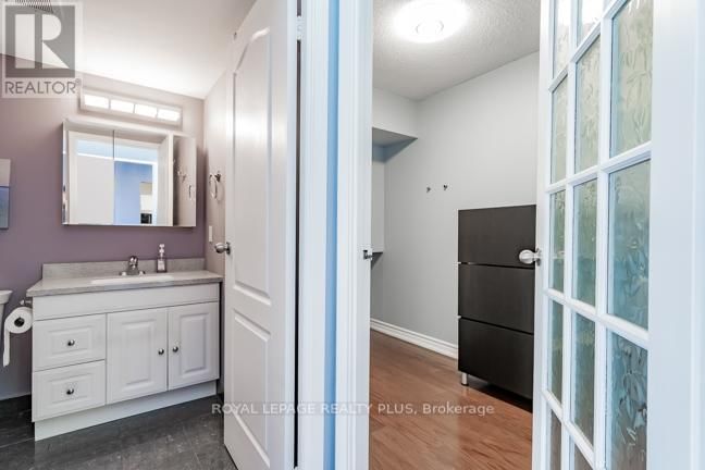 1107 - 5280 LAKESHORE ROAD Image 35