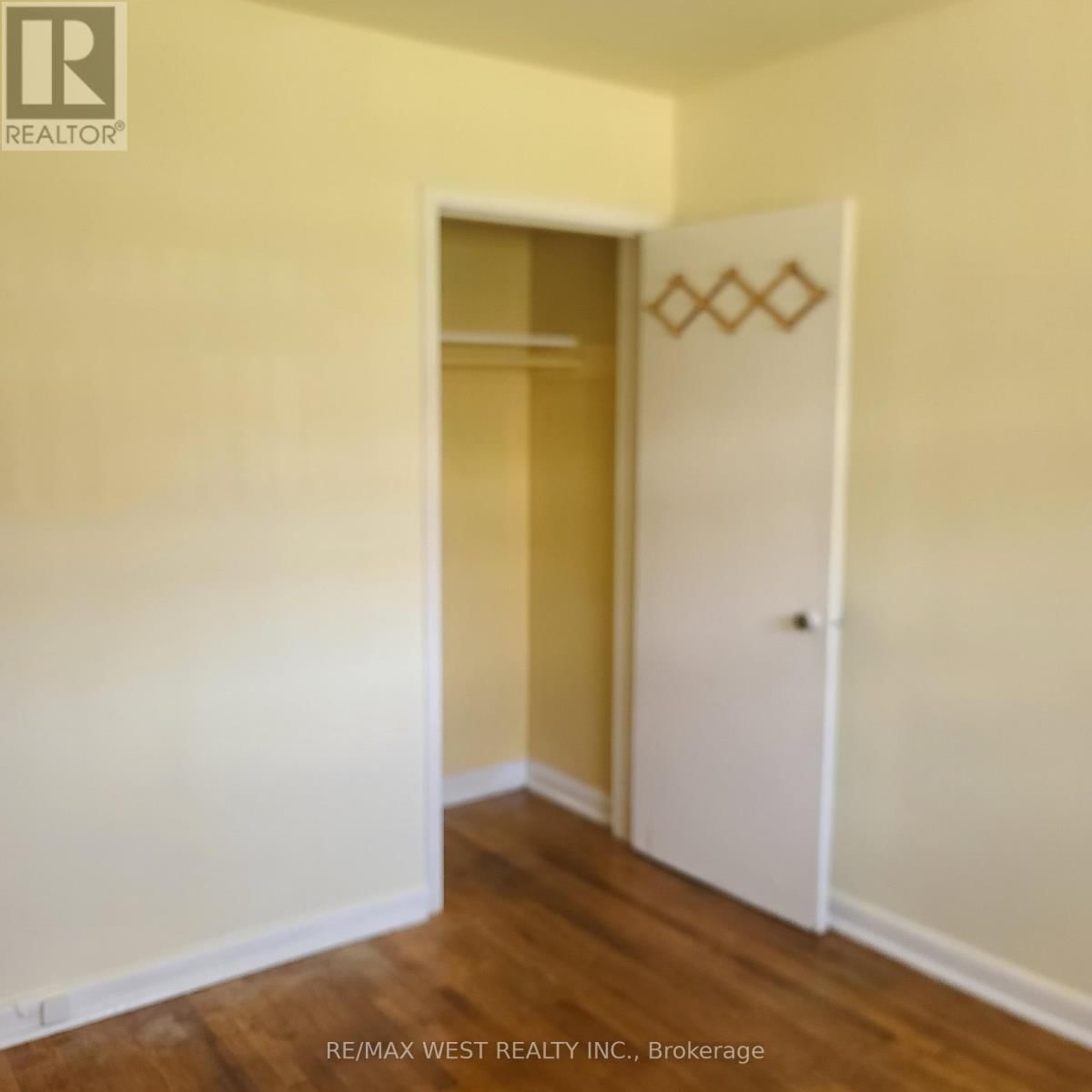 3576 DUFFERIN STREET Image 4